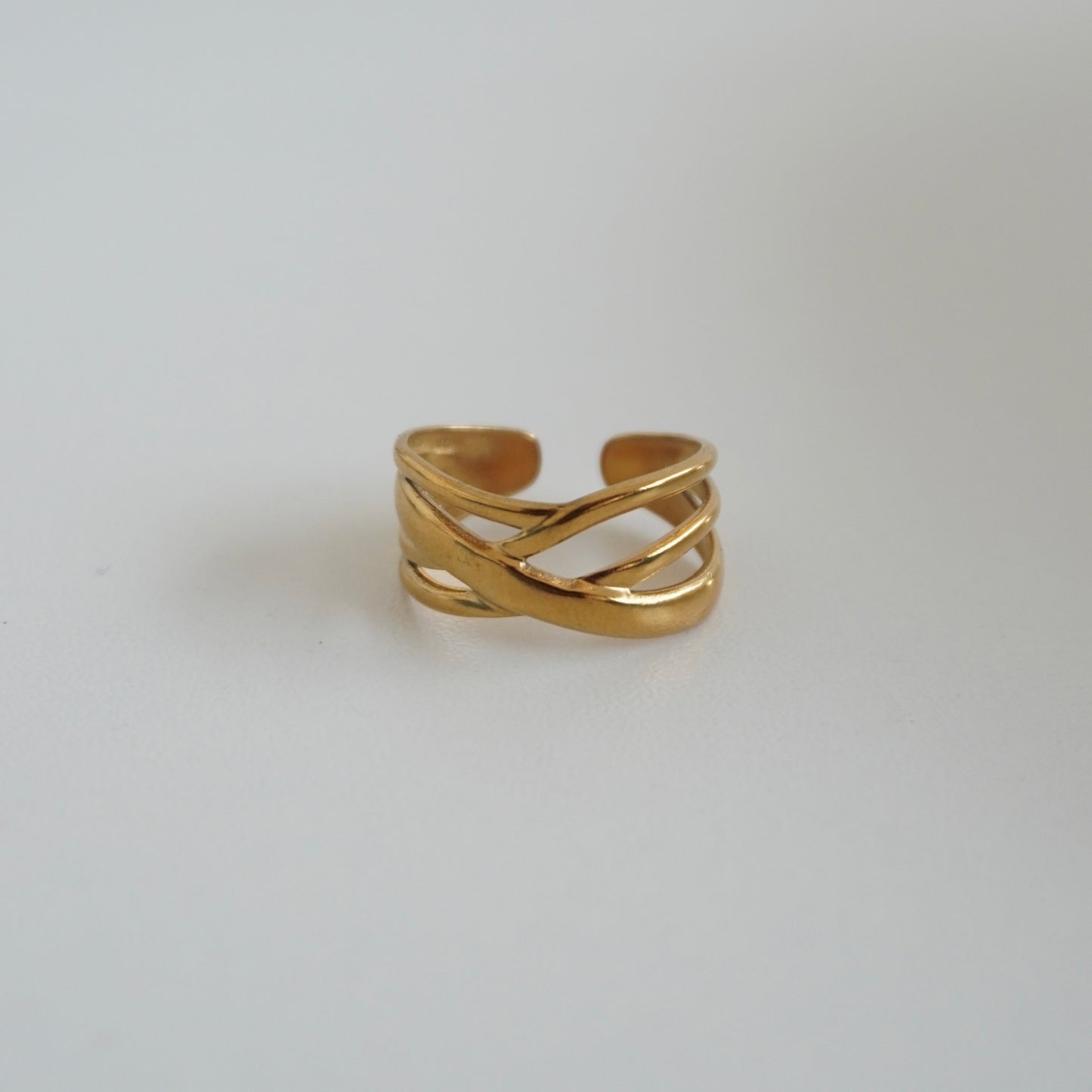Anillo líneas cruzadas