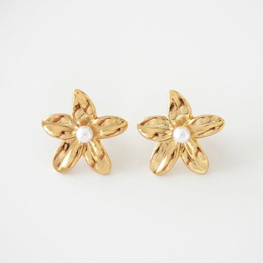 Aretes mini de flor con perla