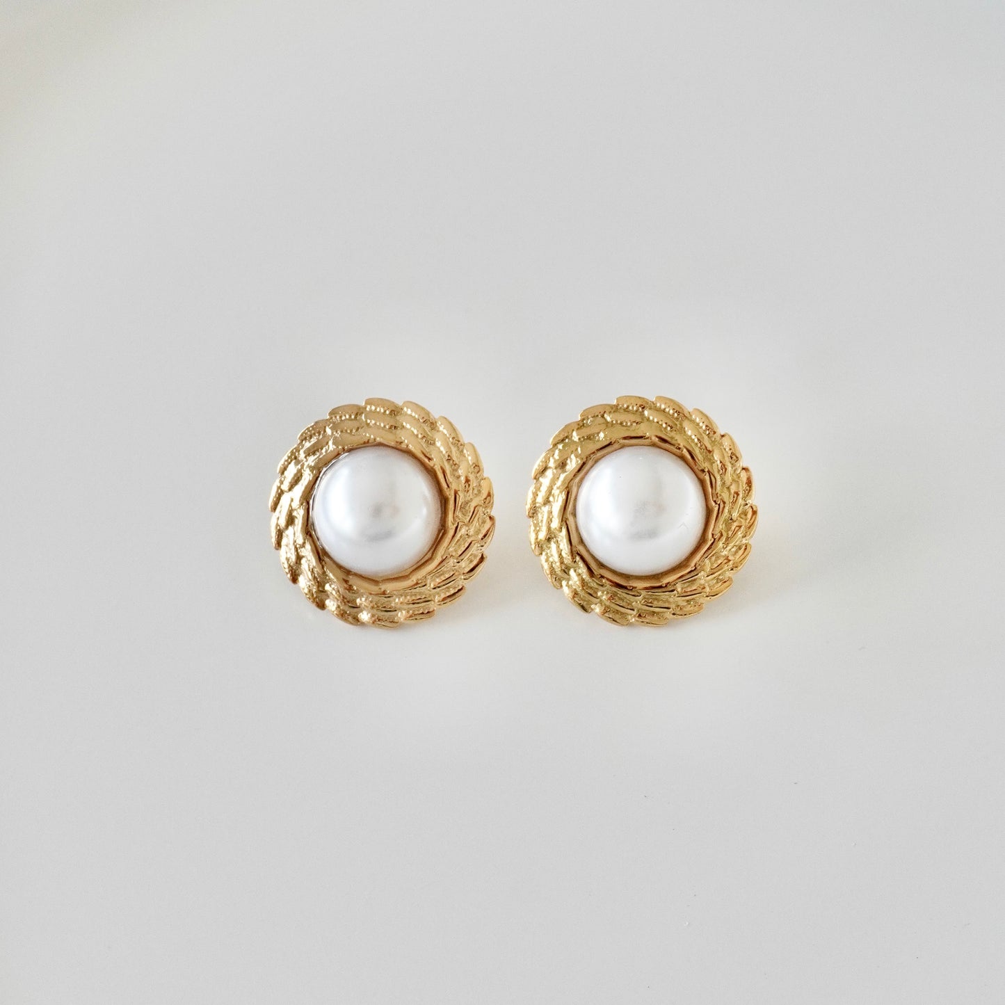 Aretes versátil con perla al centro