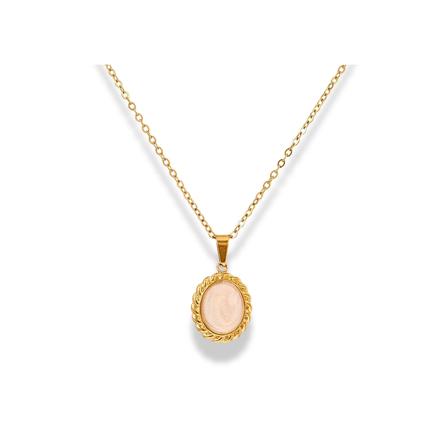 Cadena con dije blanco marquesa
