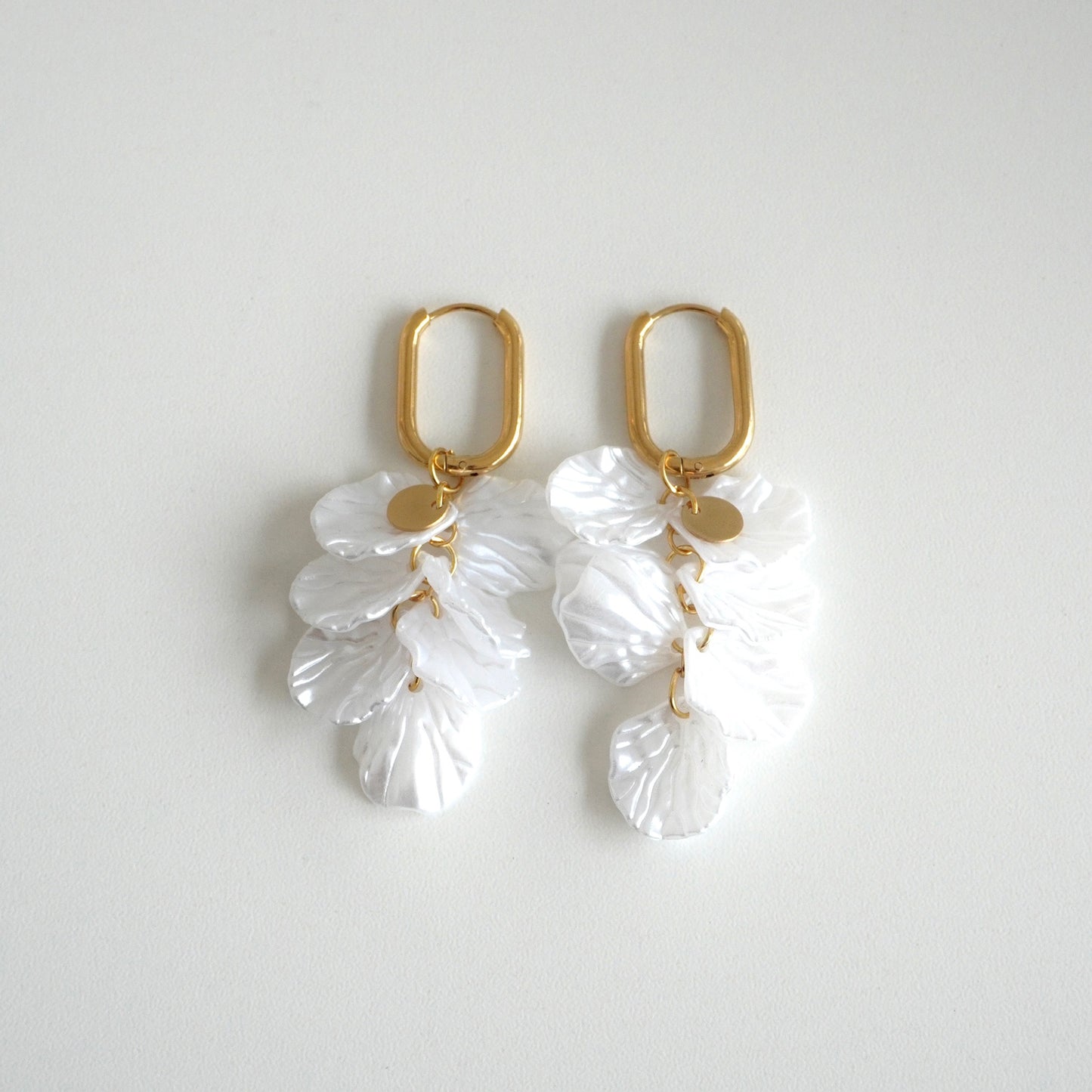 Aretes colgantes hojas blancas
