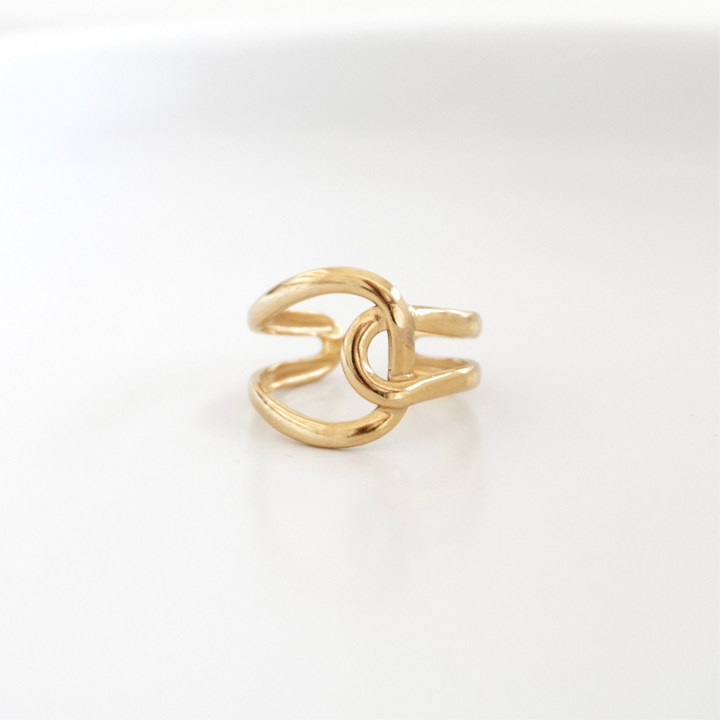 Anillo líneas entrelazadas