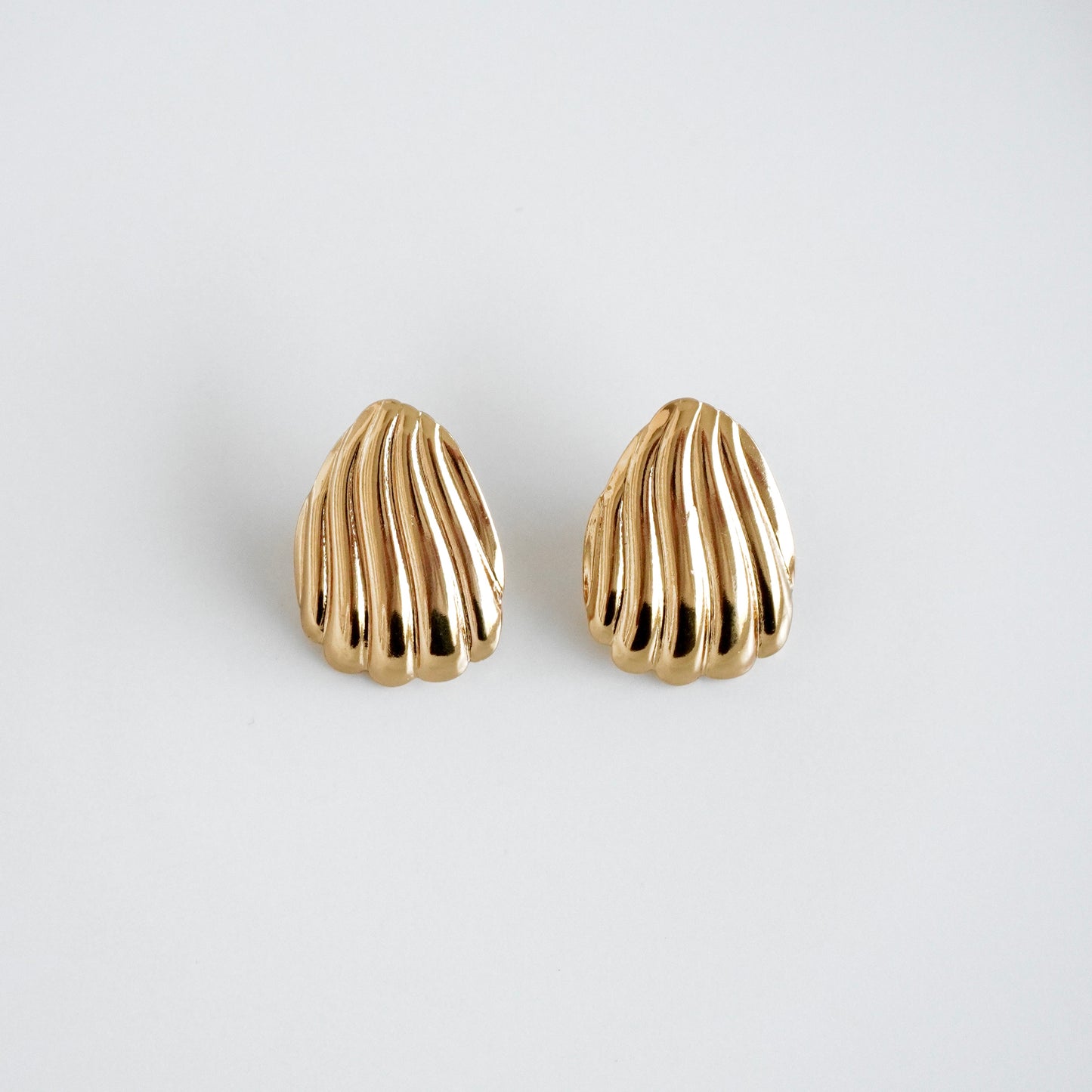 Aretes de concha pequeños