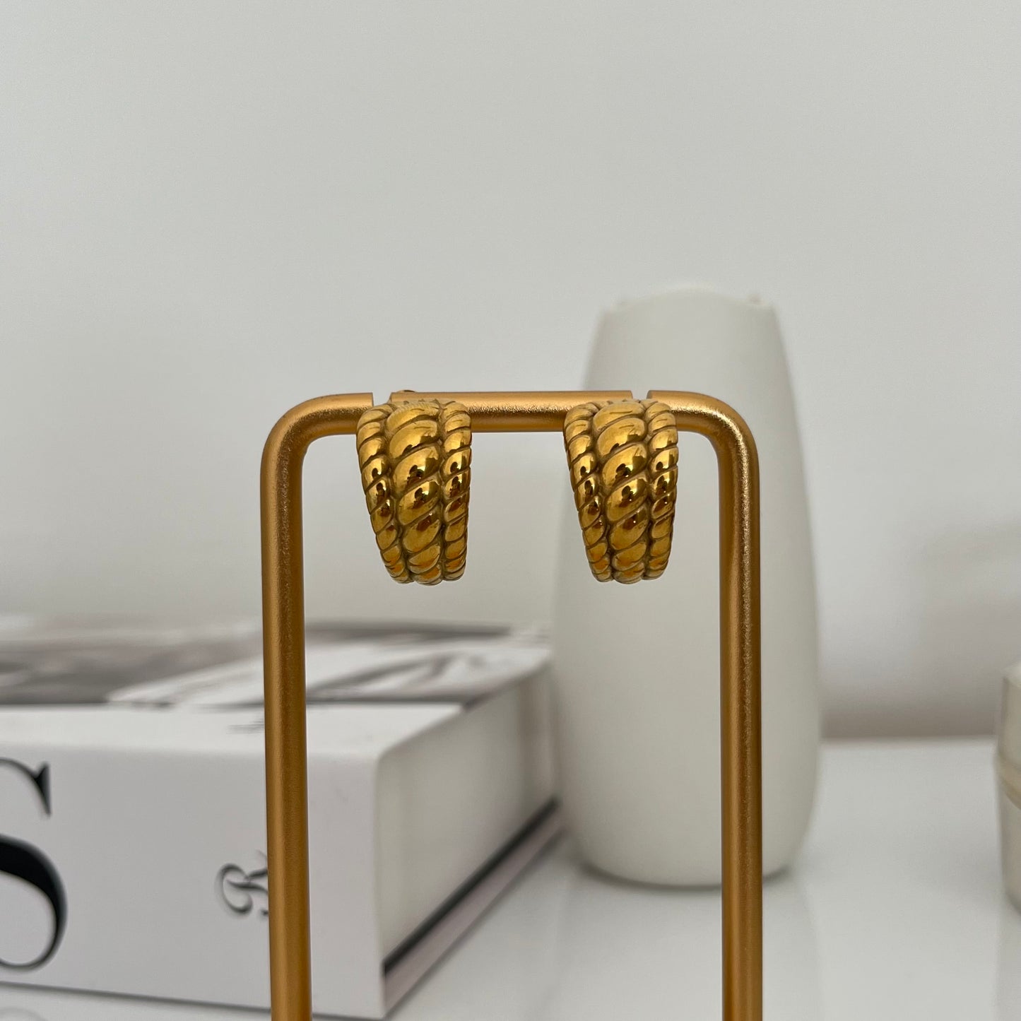 Aretes media luna con textura