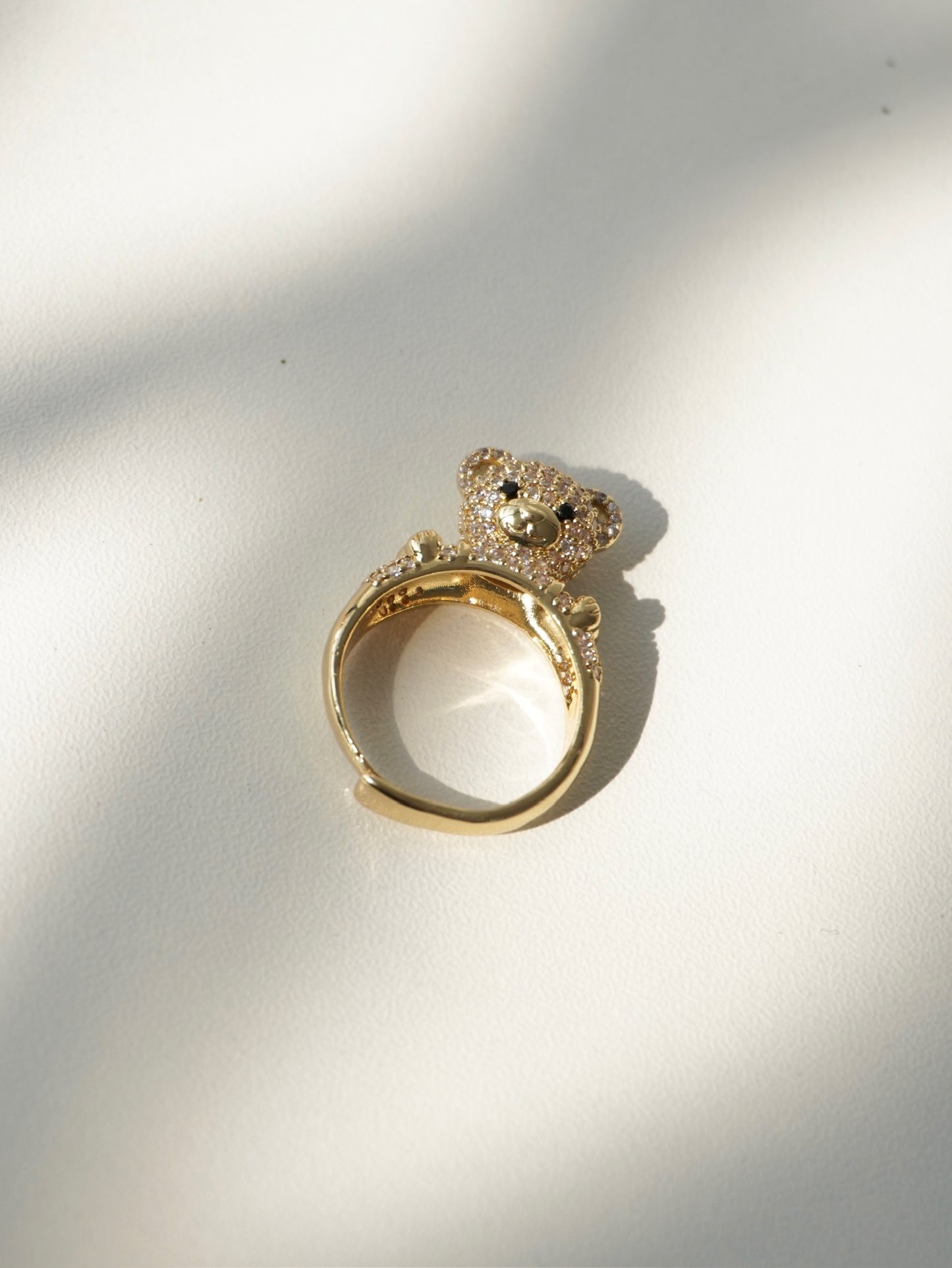 Anillo chunky de oso con zirconias