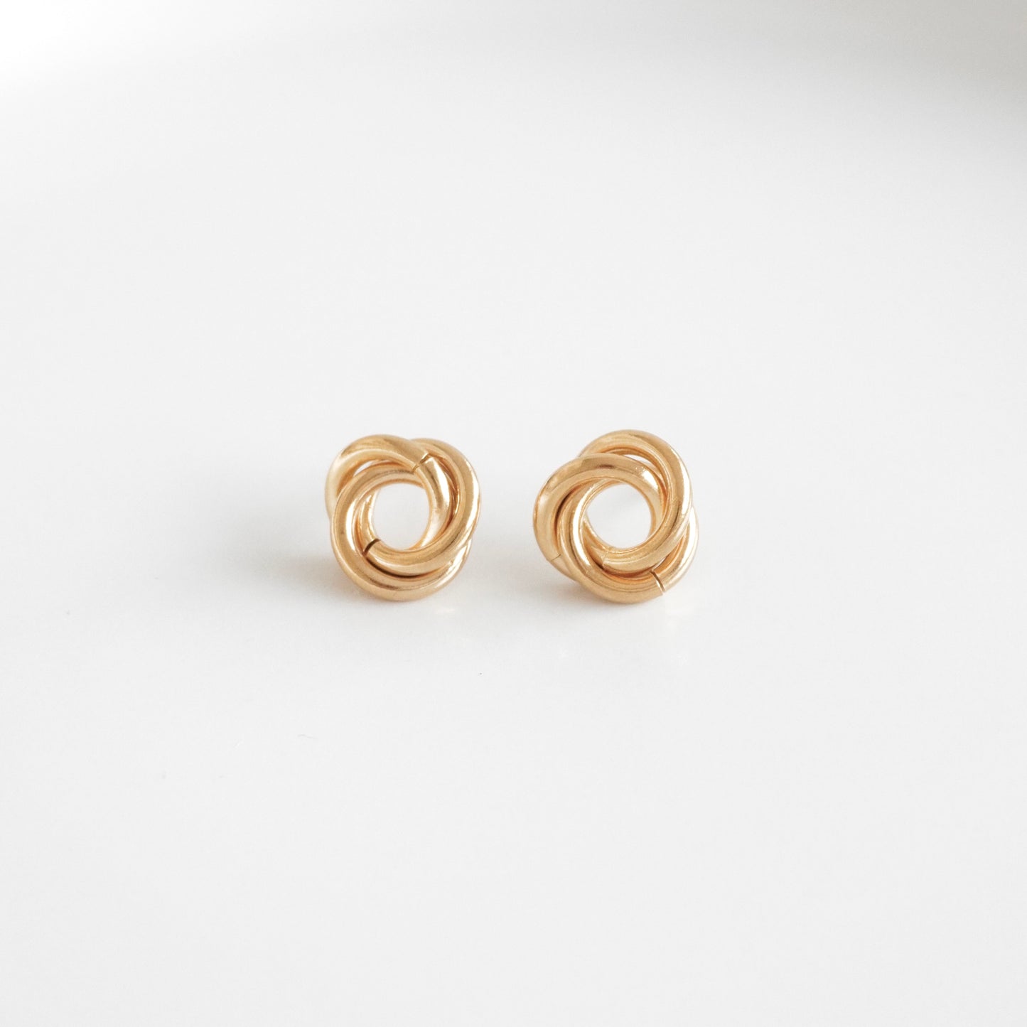 Aretes círculos entrelazados mini