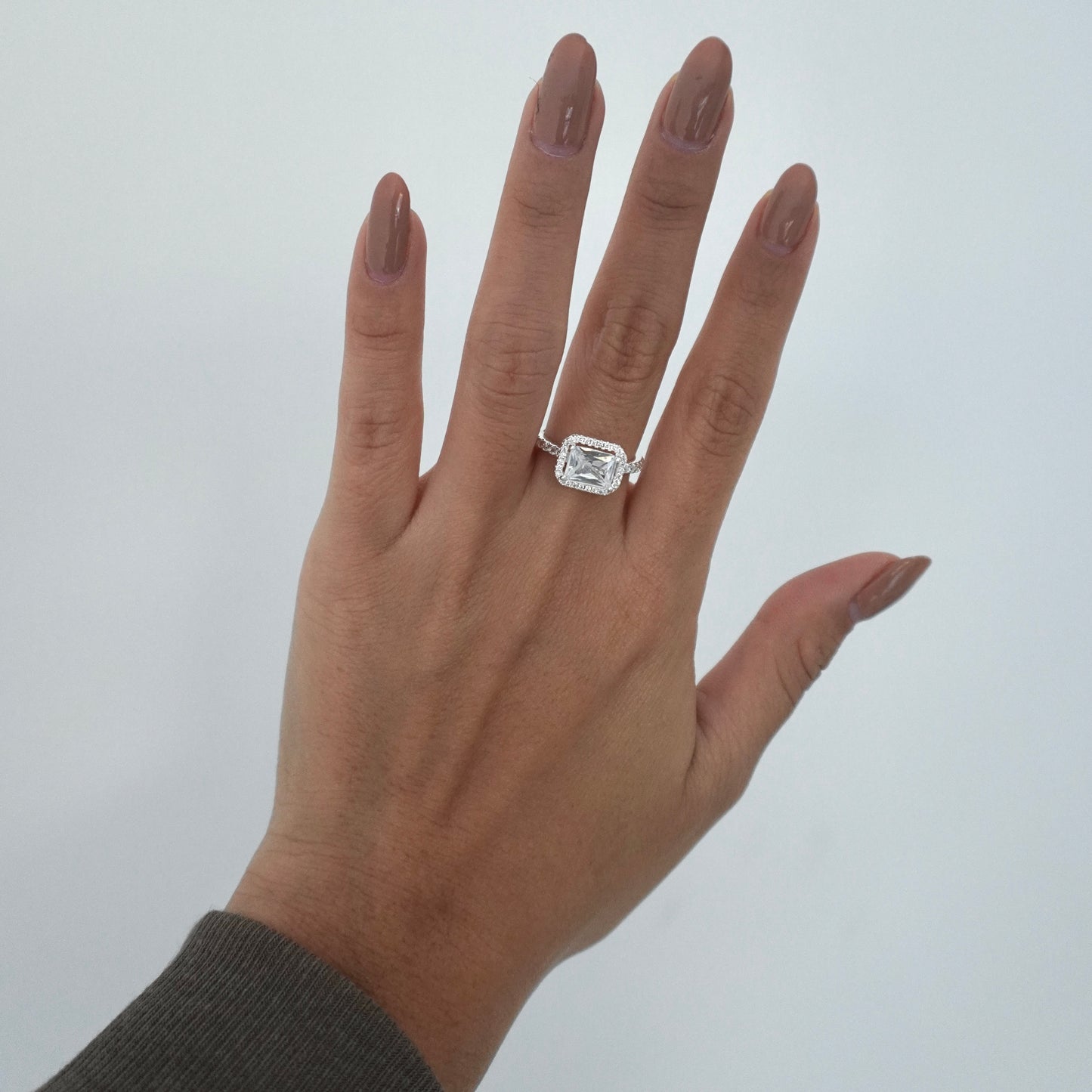 Anillo blanco semi cuadrado