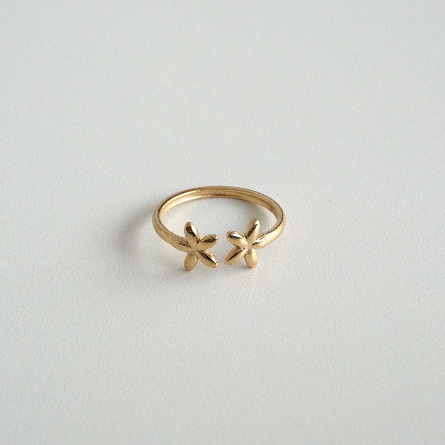 Anillo abierto con flores mini