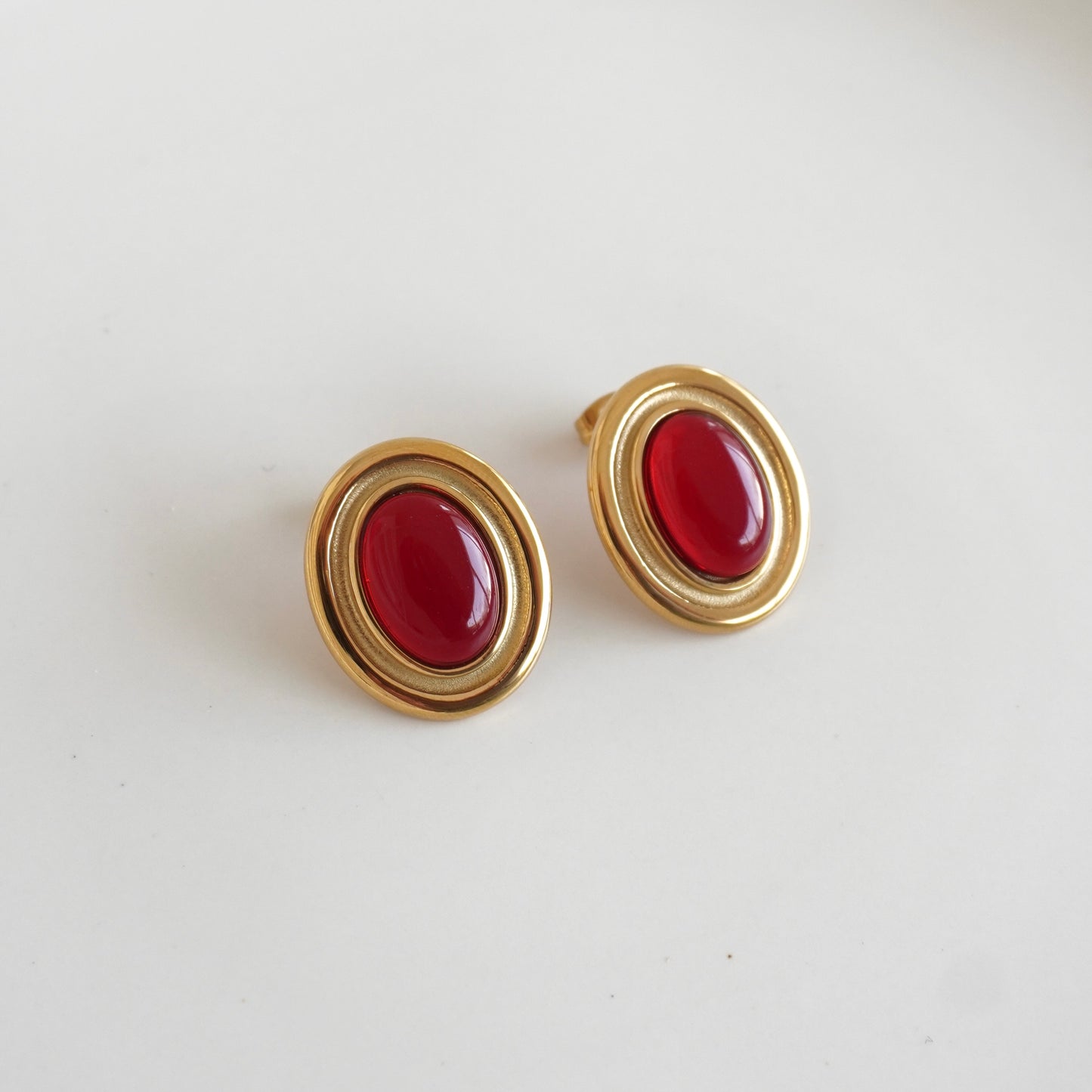 Aretes versátiles rojos