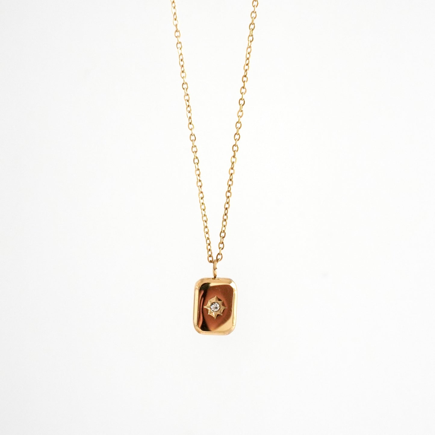 Cadena con placa cuadrada y zirconia