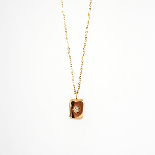 Cadena con placa cuadrada y zirconia