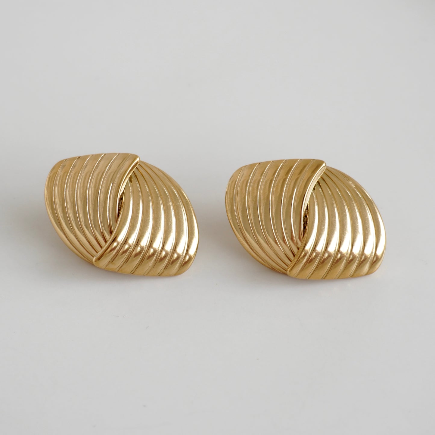 Aretes de nudo grande