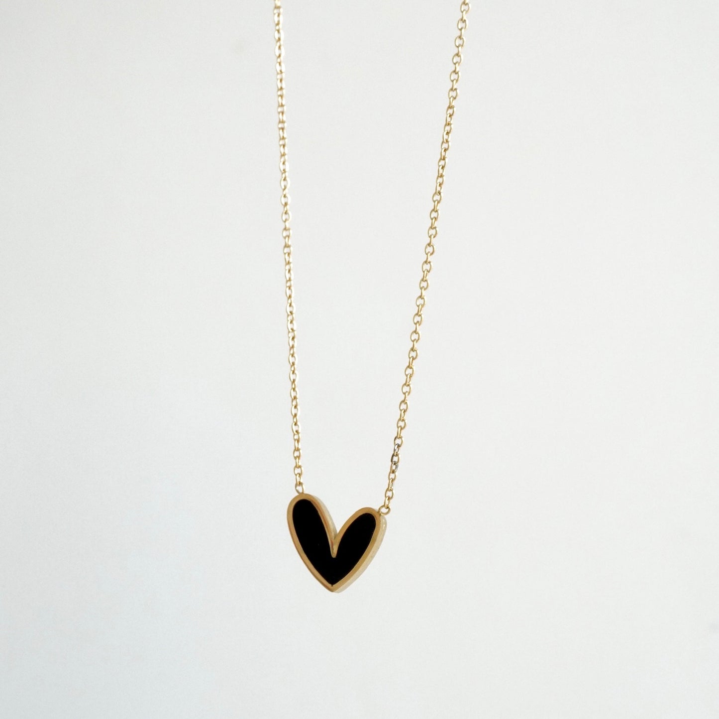 Cadena con dije corazon negro