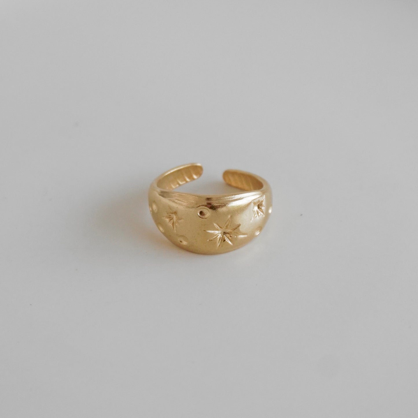 Anillo destellos grabados