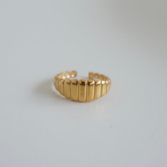 Anillo tipo croissant delgado