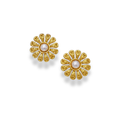 Aretes flor con perla al centro