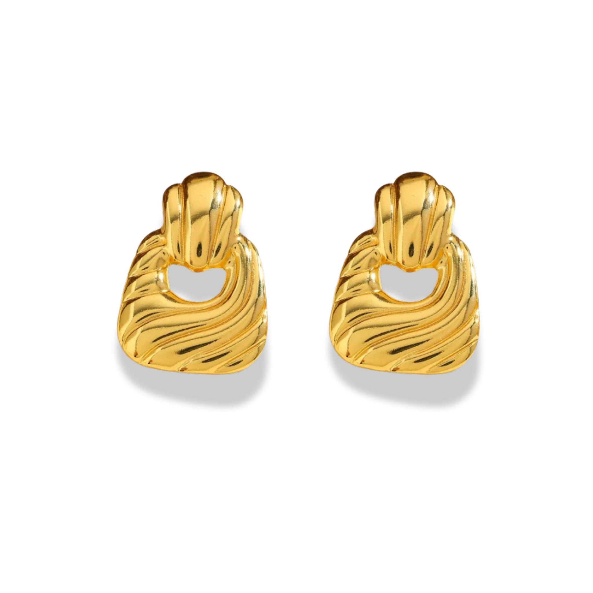 Aretes colgantes con líneas