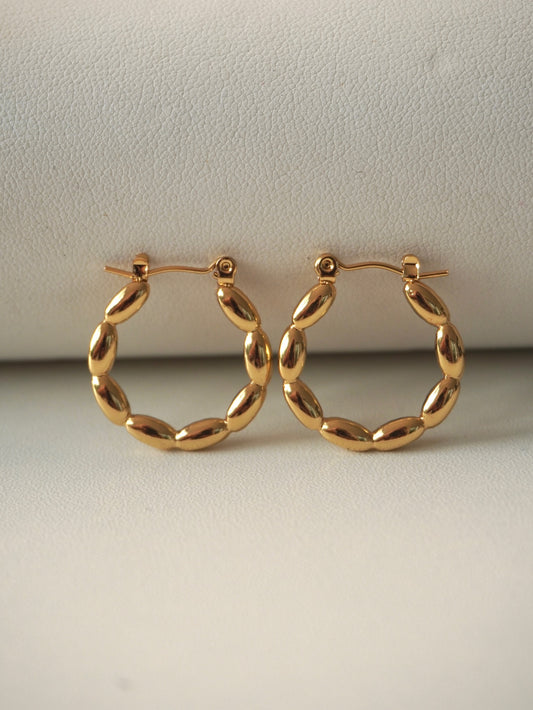 Arracadas básicas esferas alargadas