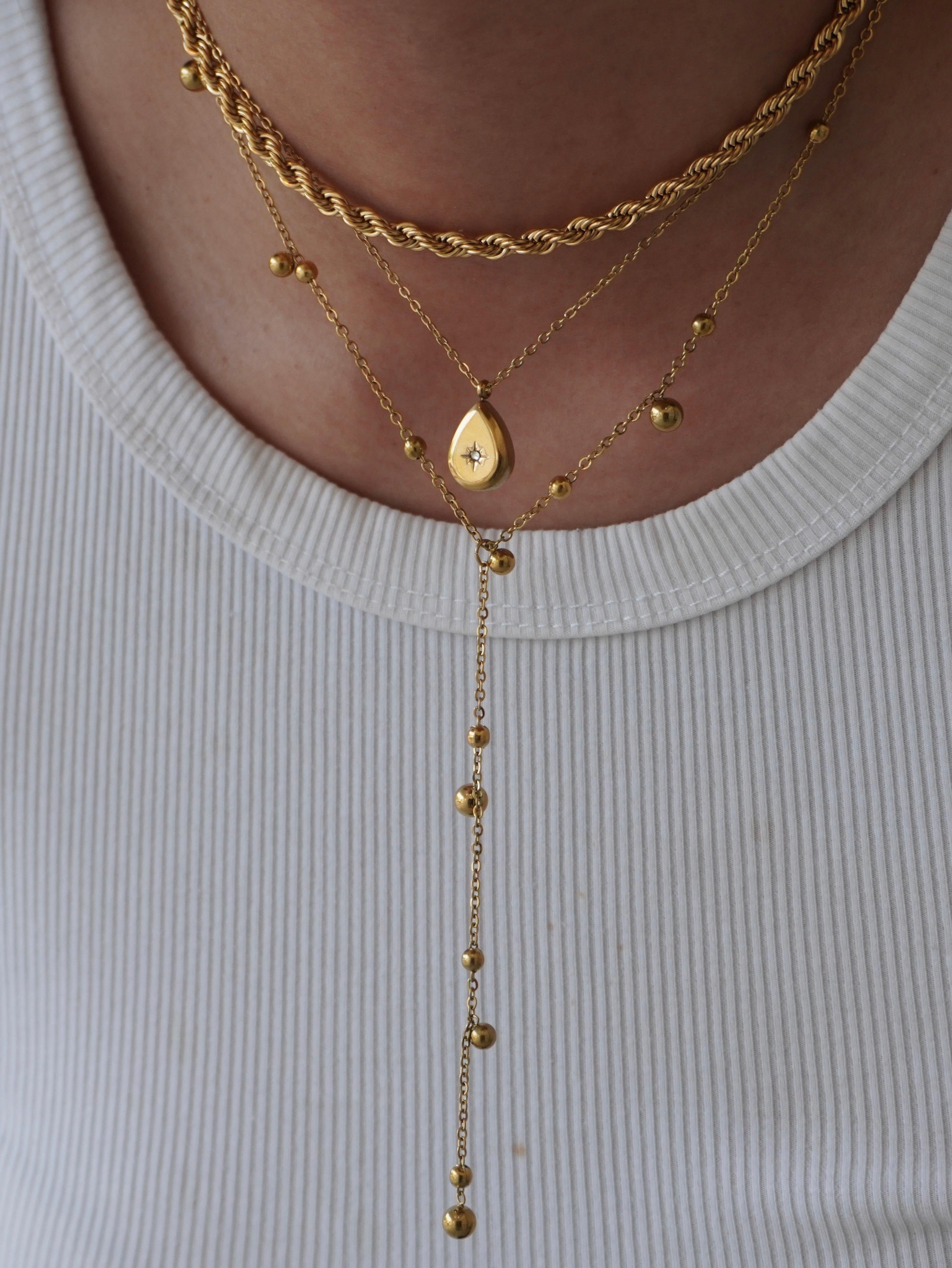 Cadena con placa de gota y zirconia