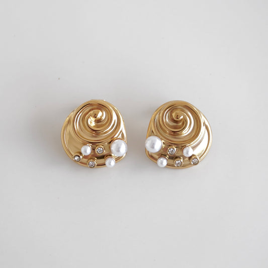 Aretes caracol con perlas