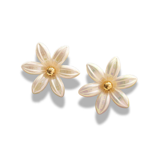 Aretes de flor blanca 6 pétalos
