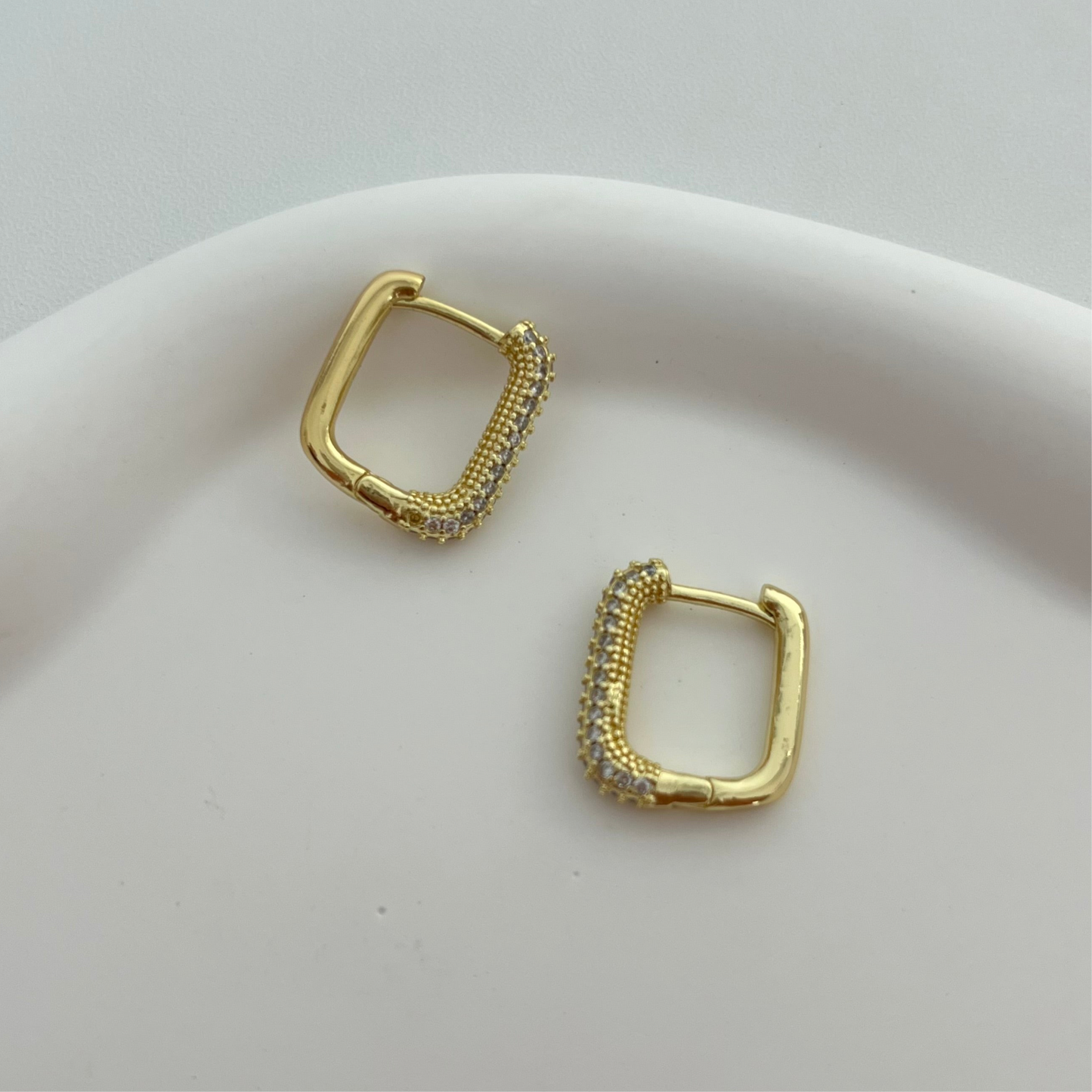 Hoops cuadradas pequeñas con zirconias
