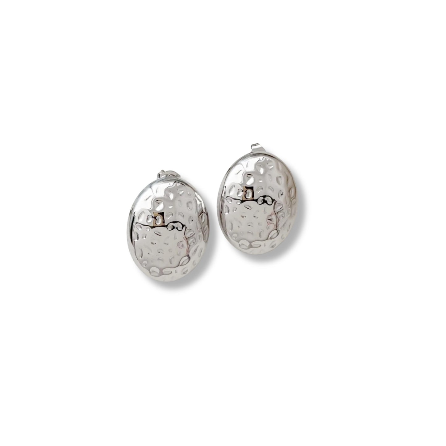Aretes ovalados  rugosos plateados