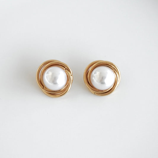 Aretes nudo perla al centro