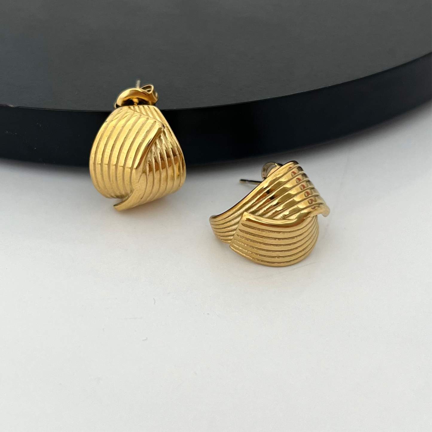 Aretes nudo pequeños