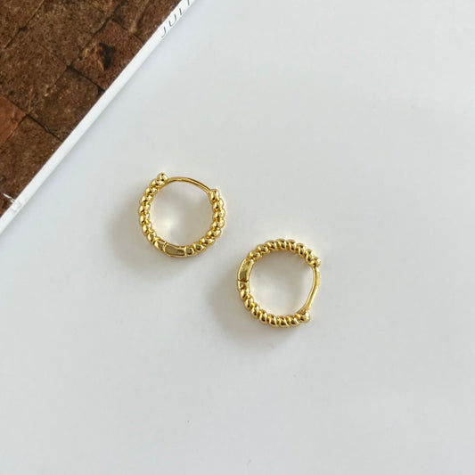 Mini hoops trenzadas delgadas