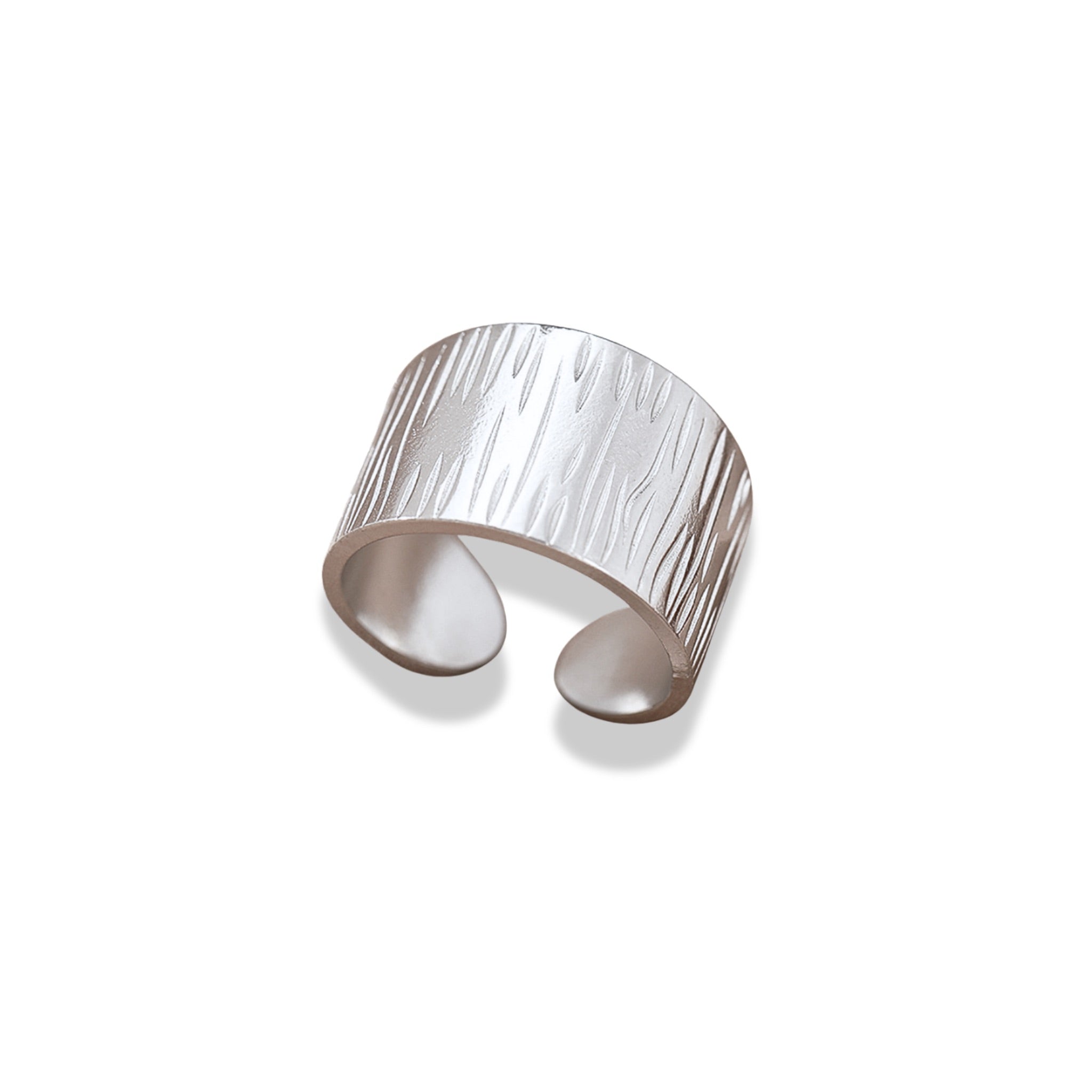 Anillo liso con líneas plateado