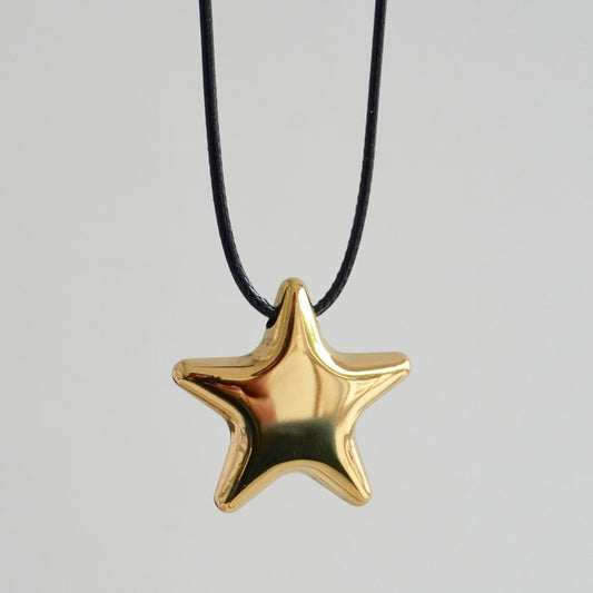 Collar hilo negro y estrella