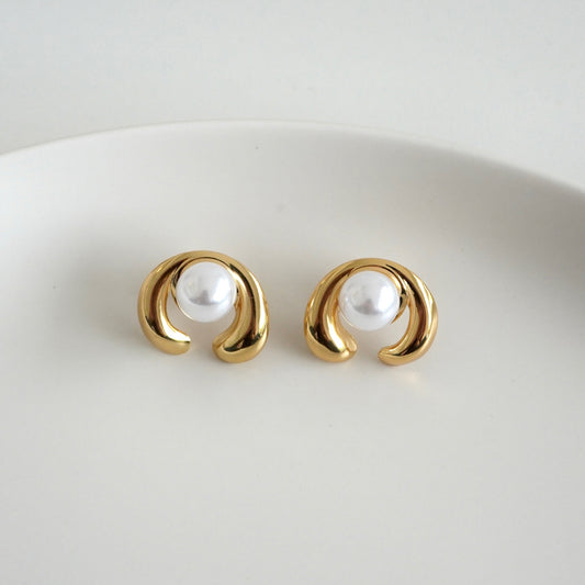Aretes círculo abierto y perlas