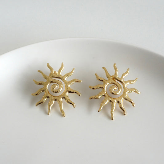 Aretes de sol pegados