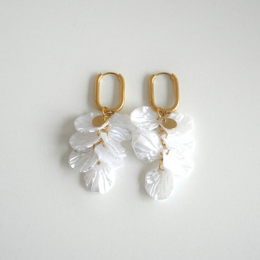 Aretes colgantes hojas blancas
