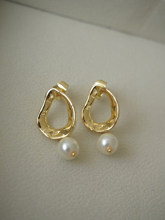 Aretes circulo asimétrico y perla