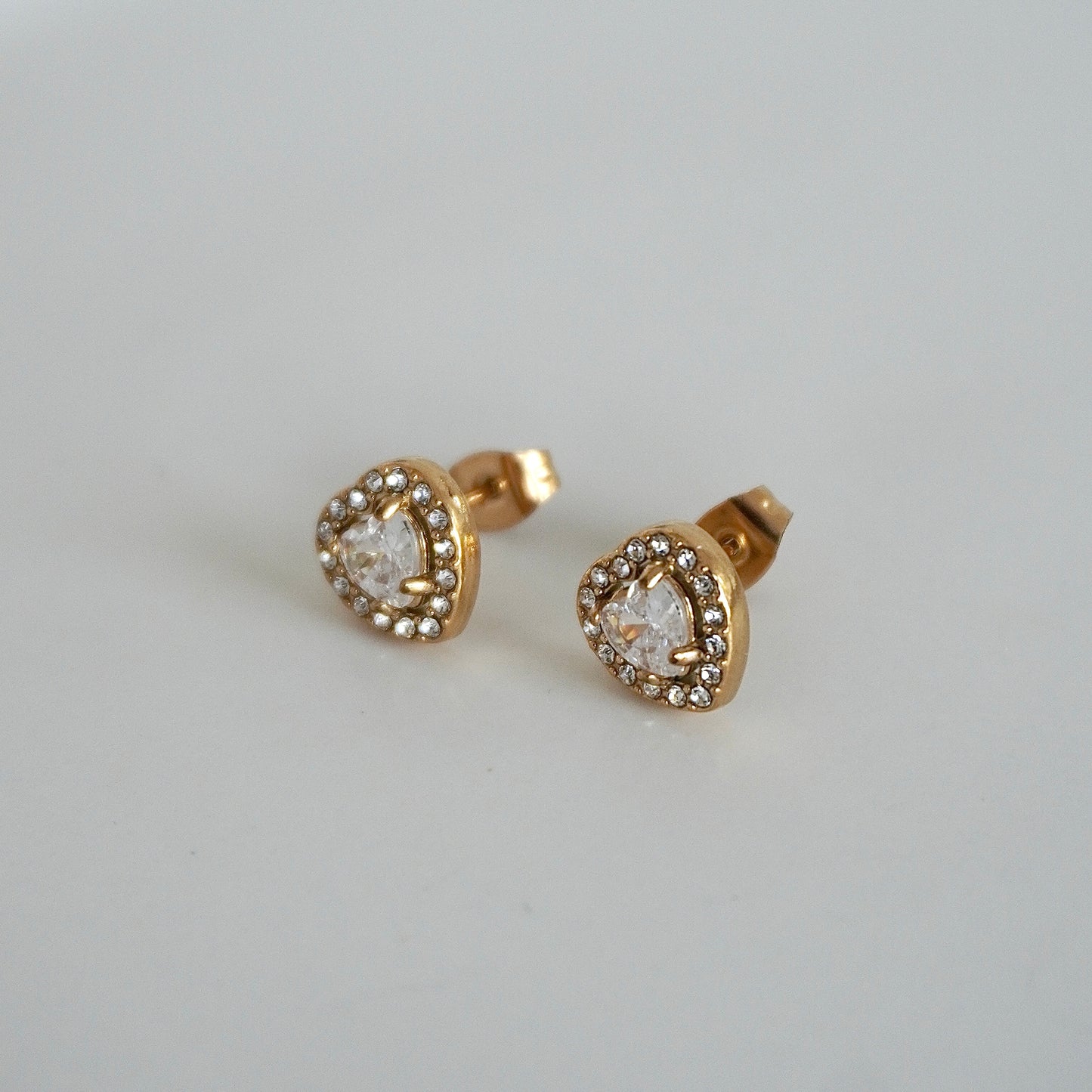 Aretes mini corazones con zirconias