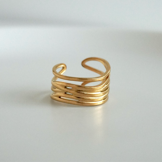 Anillo chuncky líneas curvas