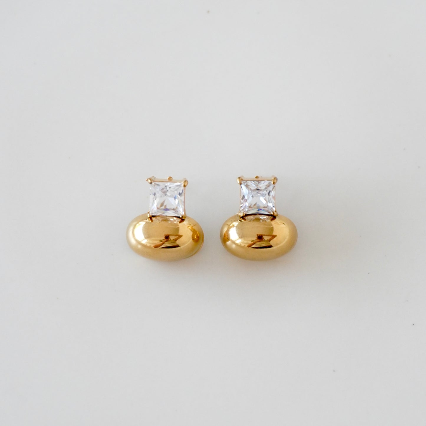 Aretes pequeños con zirconia