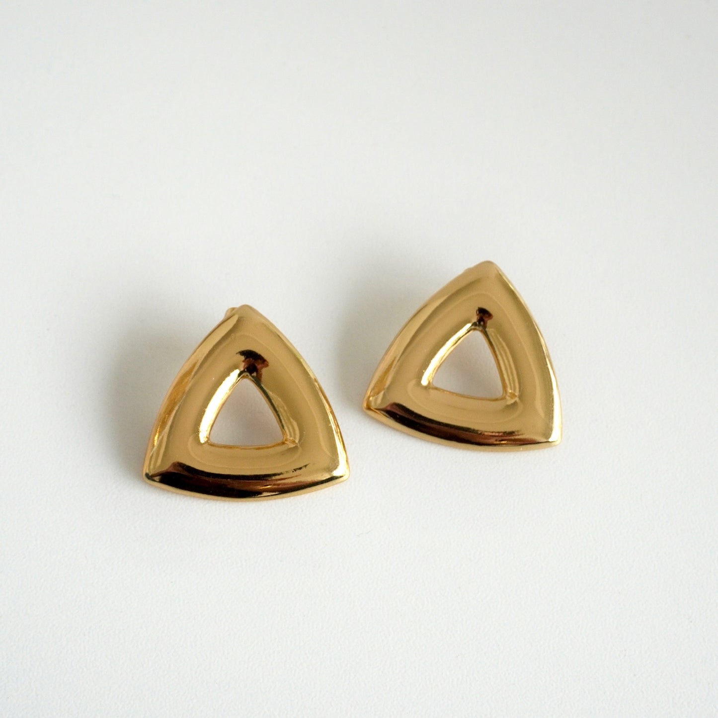 Aretes triángulo hueco