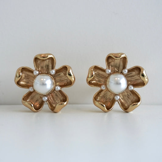 Aretes flor con perlas