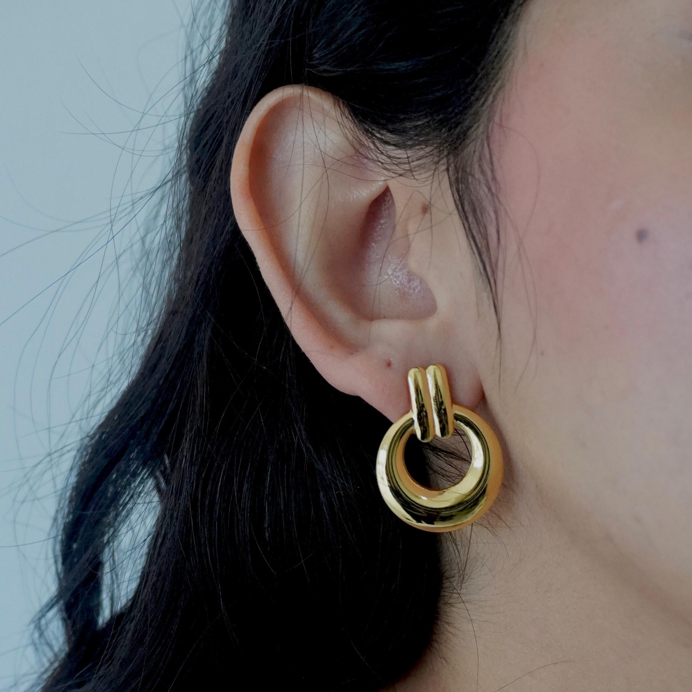 Aretes doble linea y círculo colgante