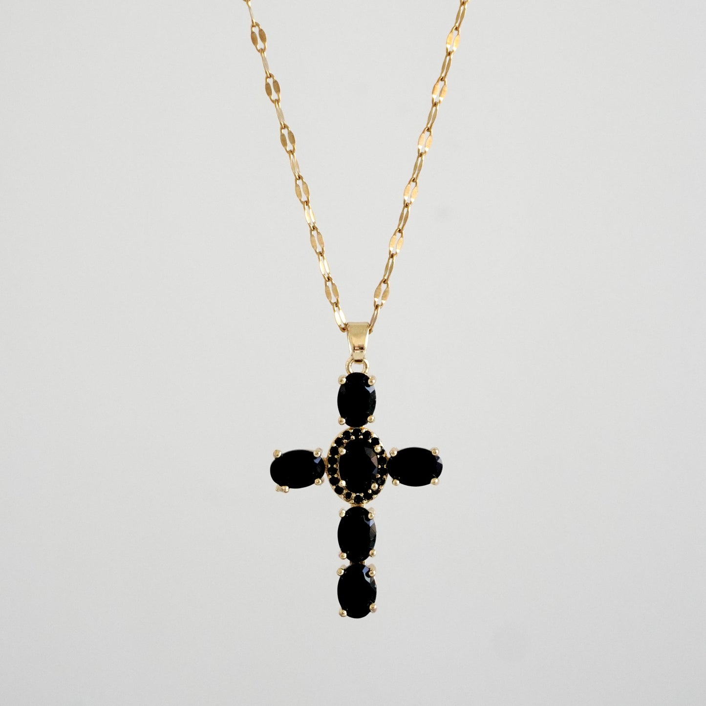 Cadena cruz zirconias negras