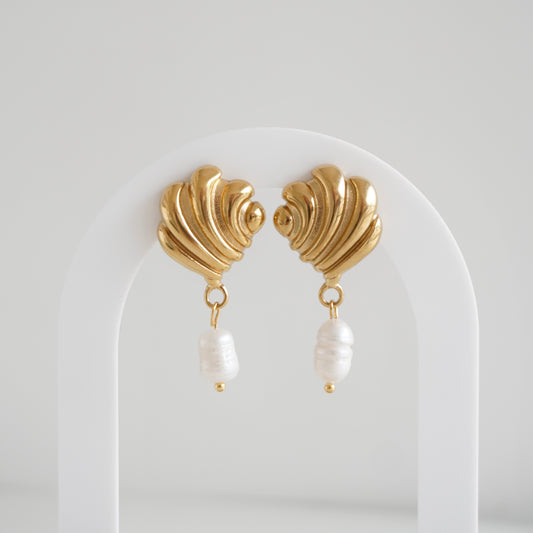 Aretes concha y perla de rio