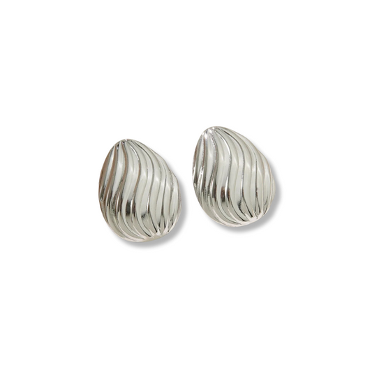 Aretes tipo concha plateados