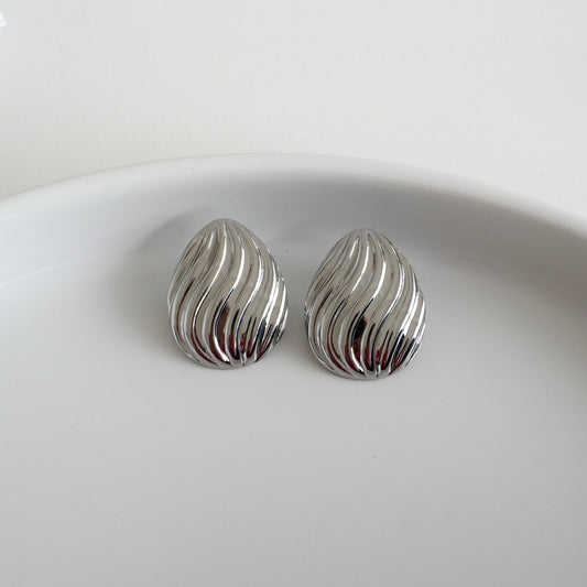 Aretes tipo concha plateados