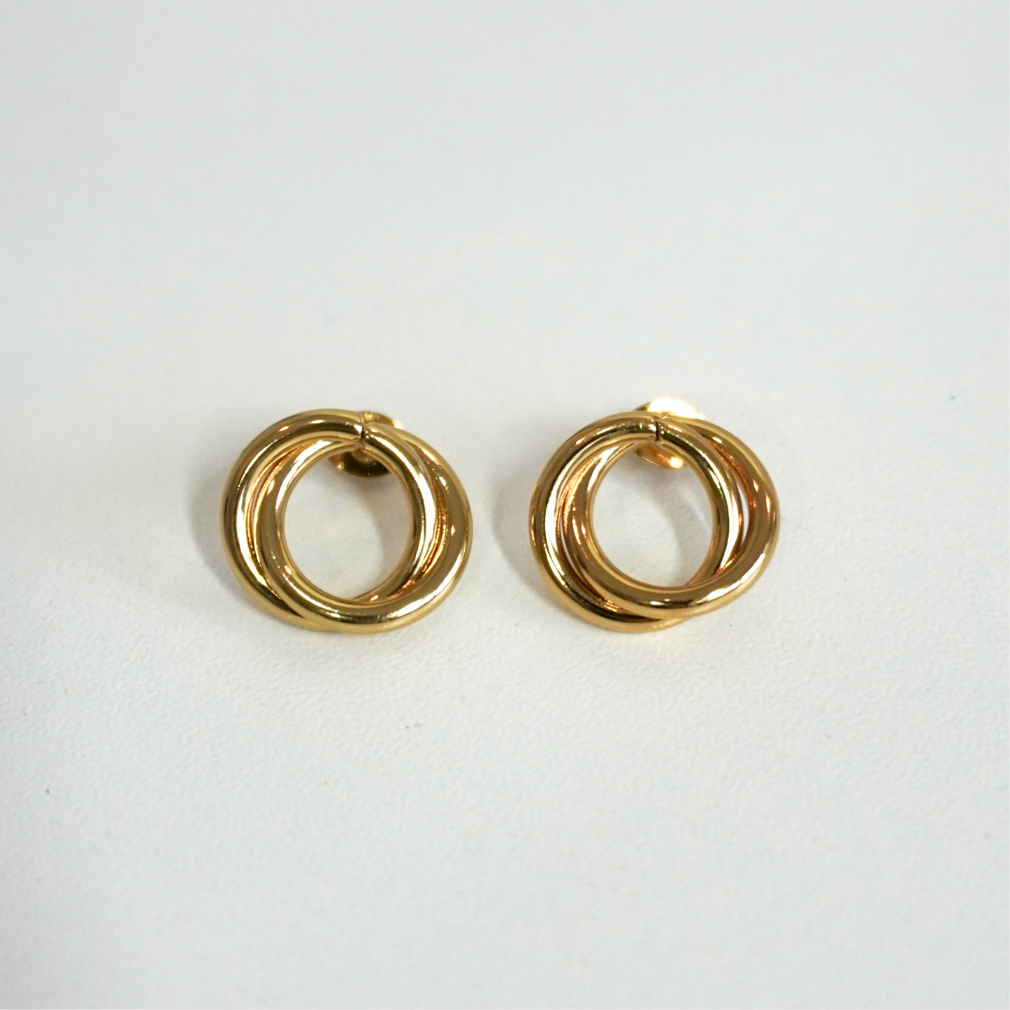 Aretes pegados circulares