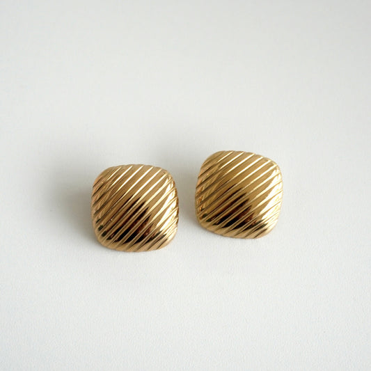 Aretes cuadrados con líneas