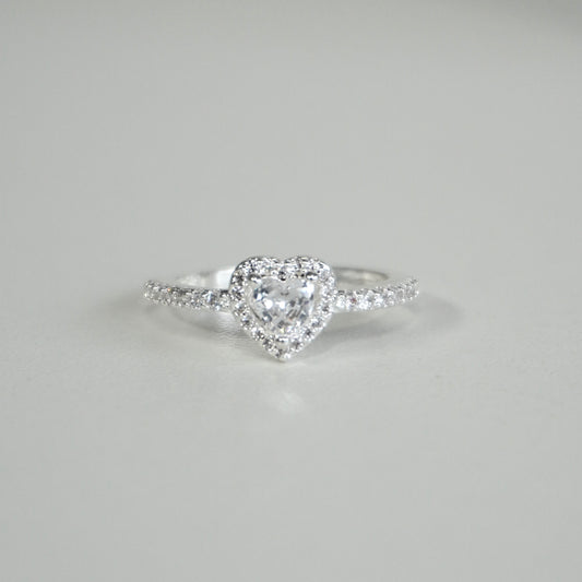 Anillo blanco de corazón