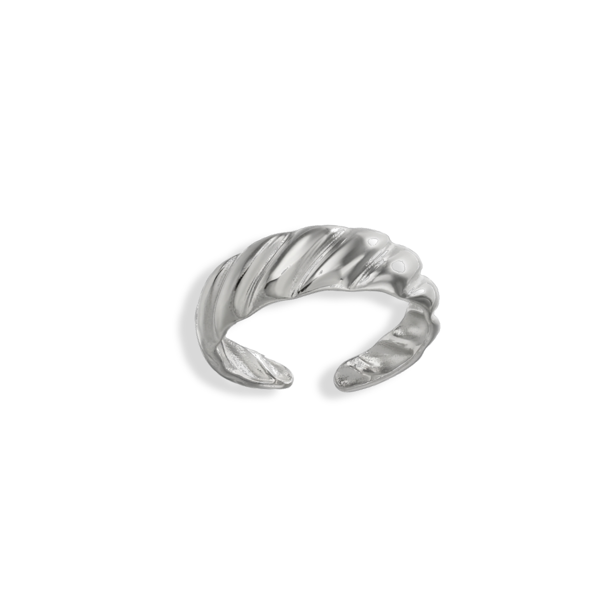 Anillo con textura de líneas plateado